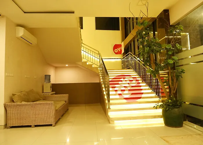 Oyo 379 Grand Mundu Hotel Semarang