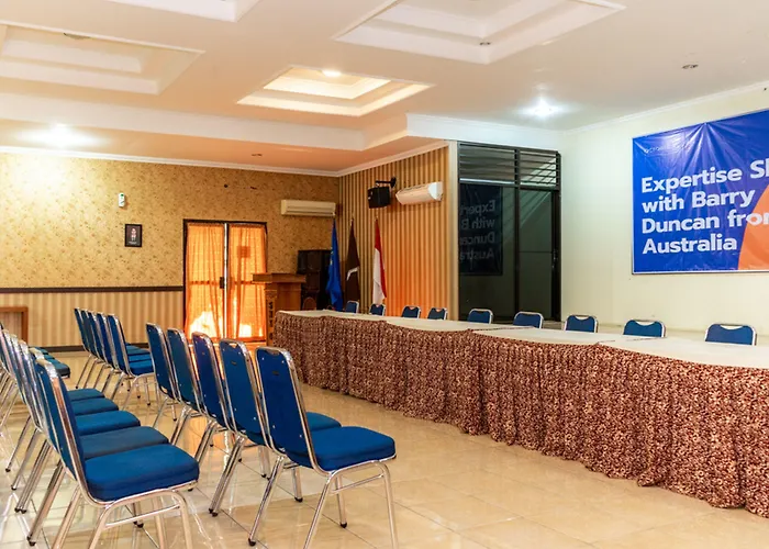 RedDoorz Plus Syariah near Java Supermall Semarang 2